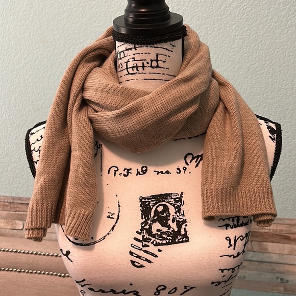 Scarf - Picture 1 of 2
